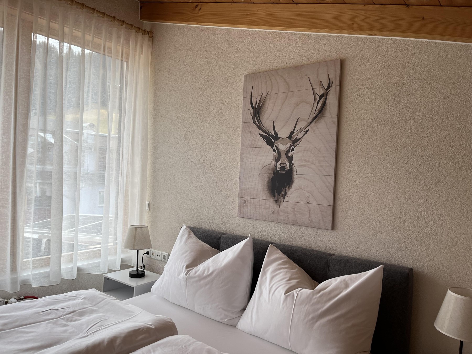 Doppelbett im separaten Schlafzimmer