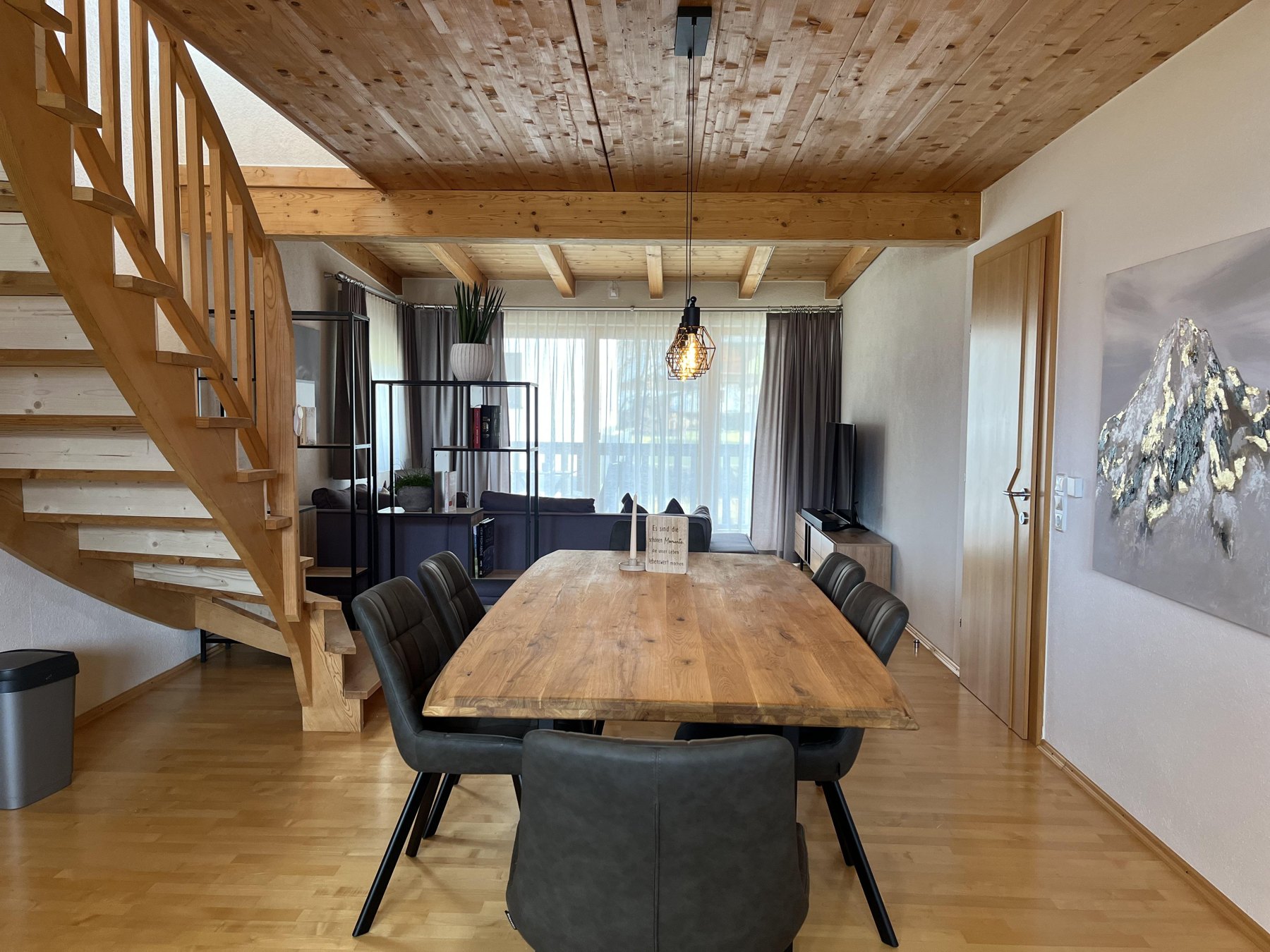 Wohn- und Essbereich des Apartments Bergzauber